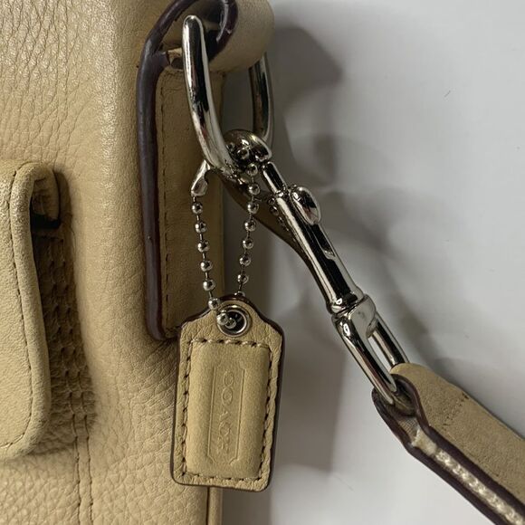 Coach beige pebbled leather plaid/polka-dot bow crossbody bag - Picture 3 of 8